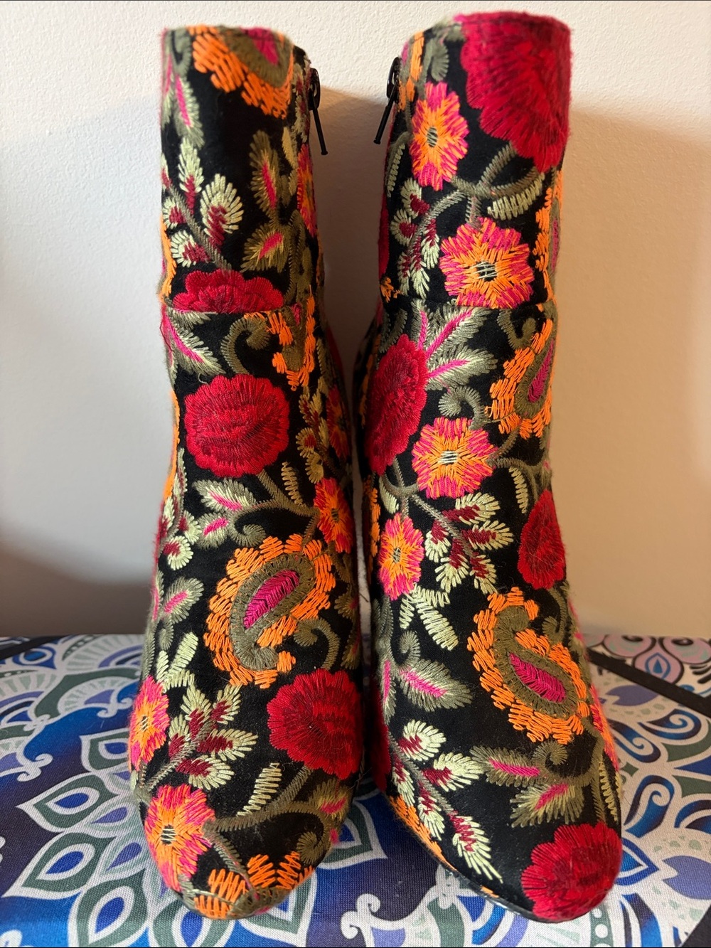 JustFab Black Embroidered Floral Ankle Boots EUC